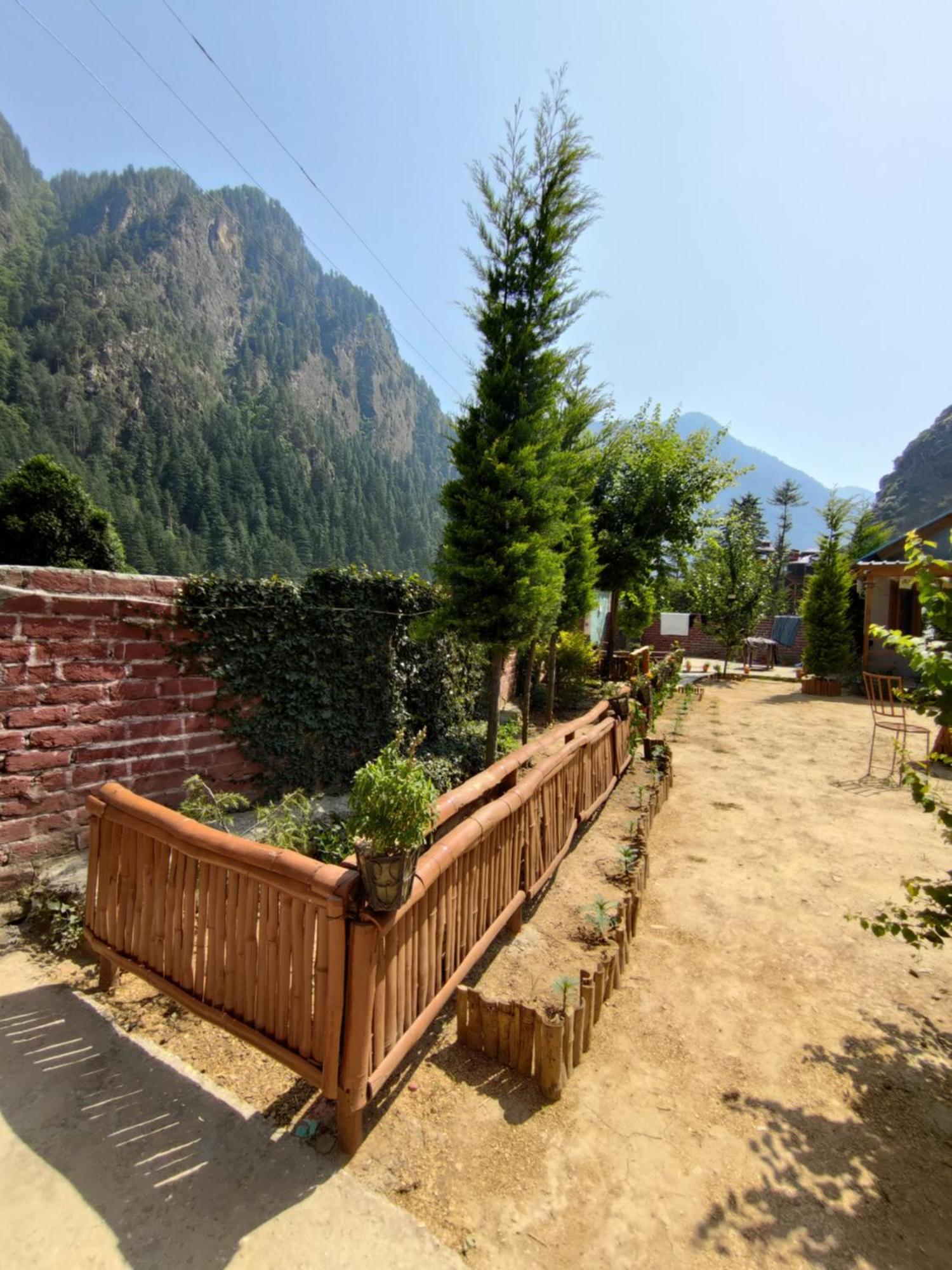 Lee Garden Himalayan Wooden Cottages Kasol Exterior photo