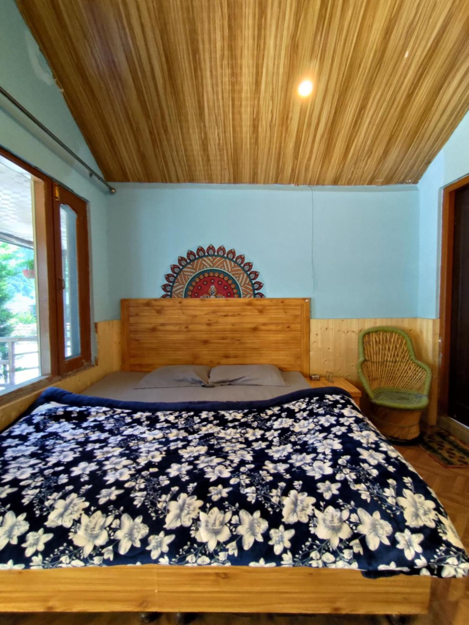 Lee Garden Himalayan Wooden Cottages Kasol Exterior photo